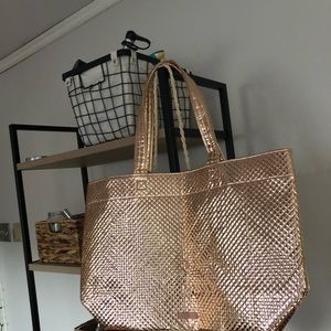 Large tote